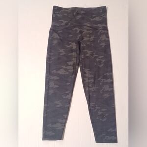 SPANX Womens Cropped Camouflage Leggings